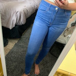 American Eagle Skinny Jegging Jeans